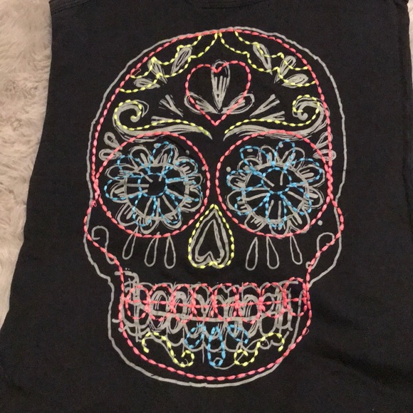 Embroidered skull tank - Picture 2 of 2